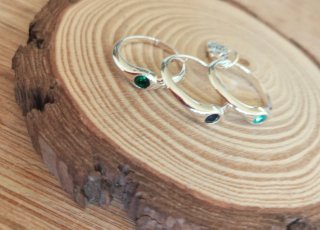 Anillo triple plateado.