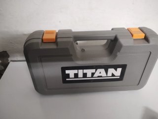 Herramienta rotativa Titan con accesorios