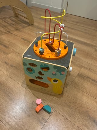 Cubo actividades Janod bebé