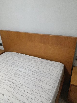 Cama Matrimonio + 2 Mesitas Madera