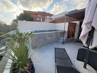 Casa adosada en alquiler en Finestrelles en Esplugues de Llobregat