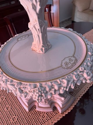 Es un centro de la mesa antiguo