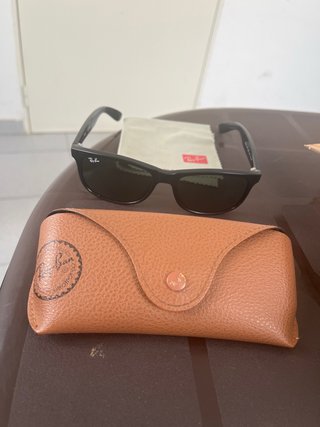 Gafas de sol Ray-Ban negras y marrones