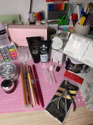 Lote Productos Uñas: Geles, Limas, Sanitizer