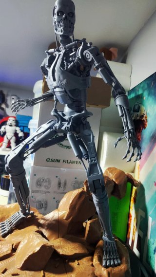 Figura Terminator T-800 3D con base