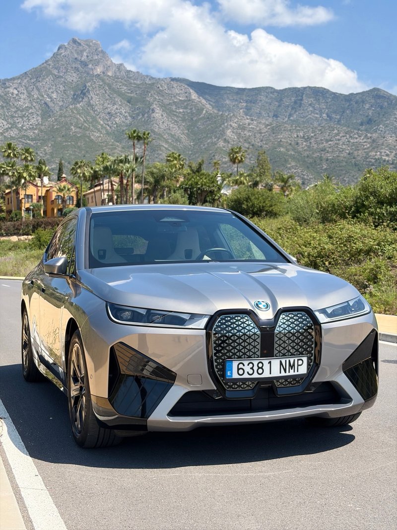 BMW iX 2023 - foto 1