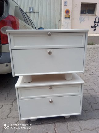 Muebles de madera mesitas y comoda