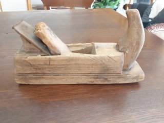 Pialla in legno antica