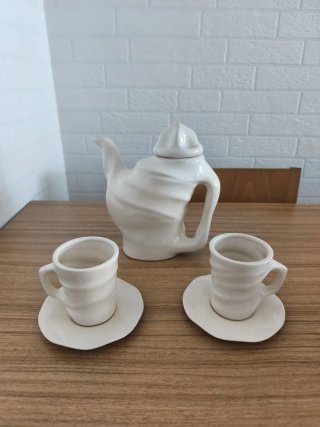 Tetera y 2 tazas diseño Gaudí