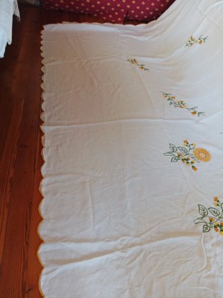 Copriletto lino ricamato a mano fiori