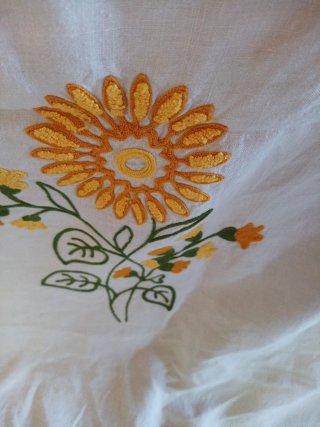 Copriletto lino ricamato a mano fiori