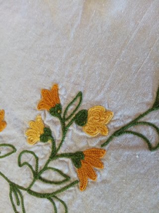 Copriletto lino ricamato a mano fiori