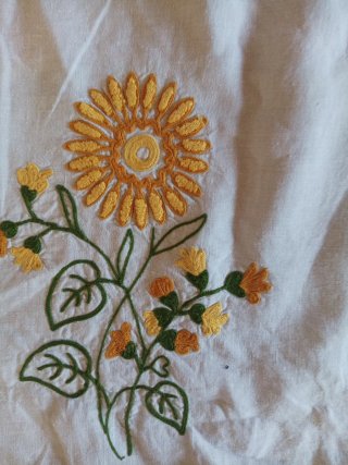 Copriletto lino ricamato a mano fiori