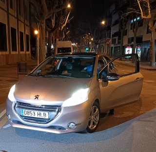 Peugeot 208 2012
