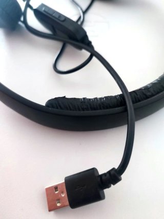 Auriculares Creative HS-720 V2