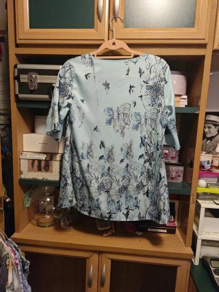 Blusa de mujer con estampado floral