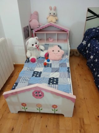 Cama infantil casita con osito