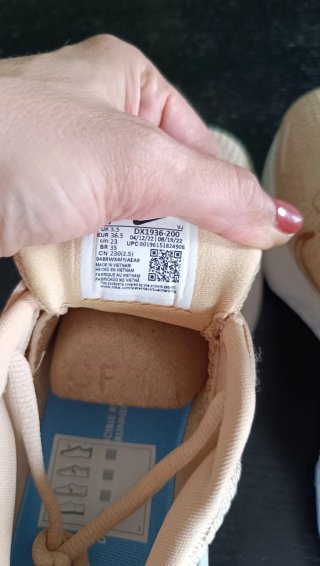 Sapatilhas Nike ZoomX bege e cinza