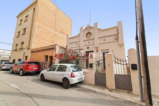 Chalet en alquiler en La Clota en Barcelona