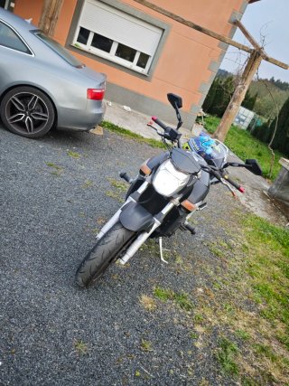 Suzuki GSR 600 Negra/Plata