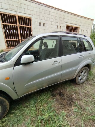 Toyota RAV4 2003 averiado 4x4