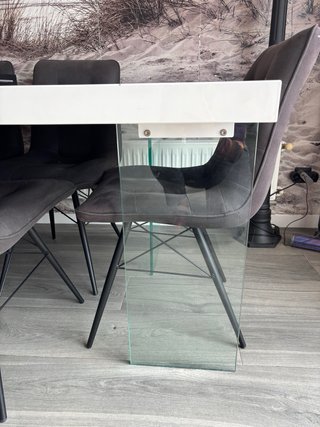 Mesa de comedor moderna
