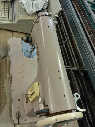 Máquina de coser SINGER beige