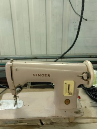 Máquina de coser SINGER beige