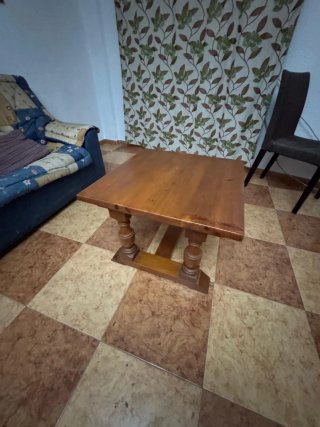 Mesa auxiliar de madera
