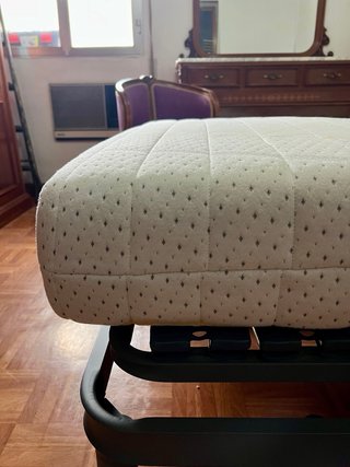 Cama viscoelástica con base articulada