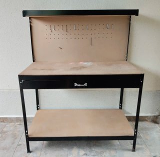 Banco de trabajo con cajón y panel