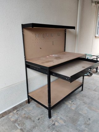 Banco de trabajo con cajón y panel