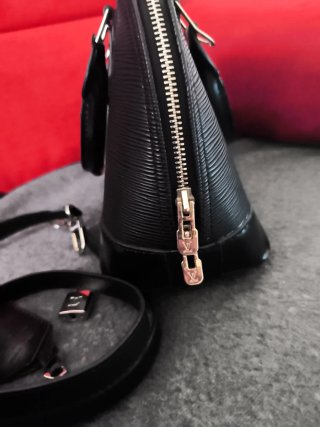 Borsa Louis Vuitton Alma Piccola Nero Rosso