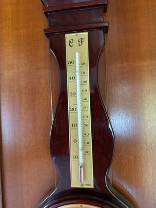 Estación meteorológica de madera