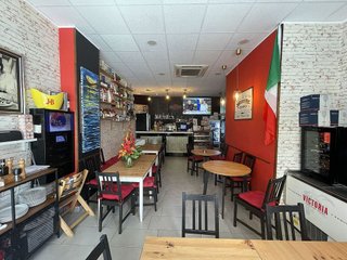 Local comercial en venta en Nueva Andalucía centro en Marbella