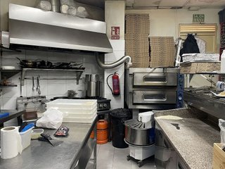 Local comercial en venta en Nueva Andalucía centro en Marbella