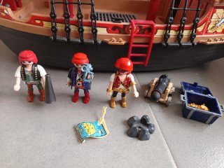 Barco Pirata Playmobil con 3 Piratas