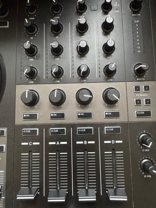 Controlador DJ Traktor Kontrol S3 + Maleta