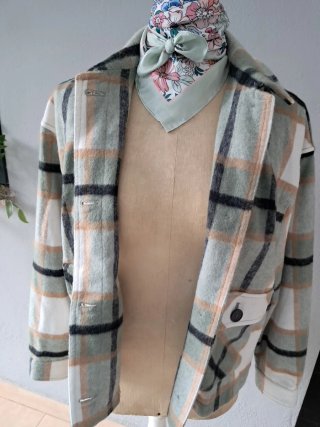 Chaqueta camisera cuadros beige y verde