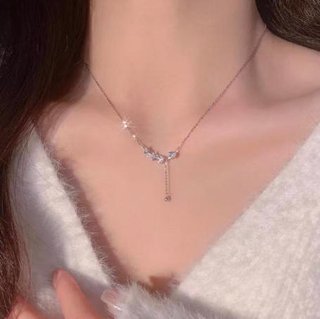 Colgante plata con diseño de hojas