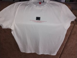 Camiseta blanca con estampado