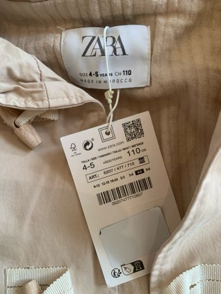 Cazadora Zara con capucha y bolsillos