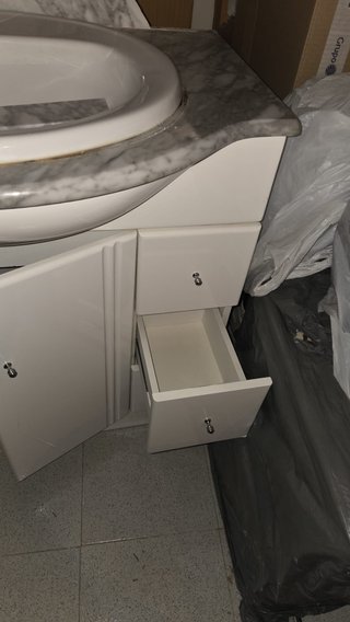 Mueble de baño con lavabo y mármol