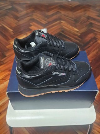 Zapatillas Reebok Classic Leather Negras Caramelo.