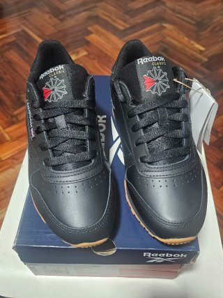 Zapatillas Reebok Classic Leather Negras Caramelo.