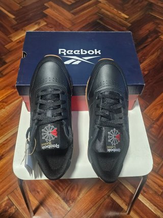 Zapatillas Reebok Classic Leather Negras Caramelo.