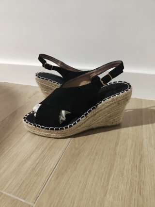 Sandalias cuña negras