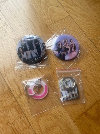 Merchandising ITZY 2nd World Tour Born to Be