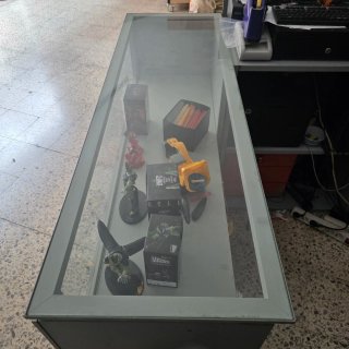 Mostrador de tienda  con vitrina