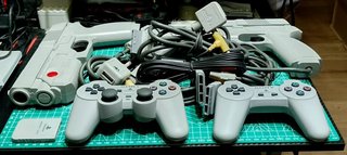 Consola Sony PS1 + 2 mandos + 2 pistolas + memoria